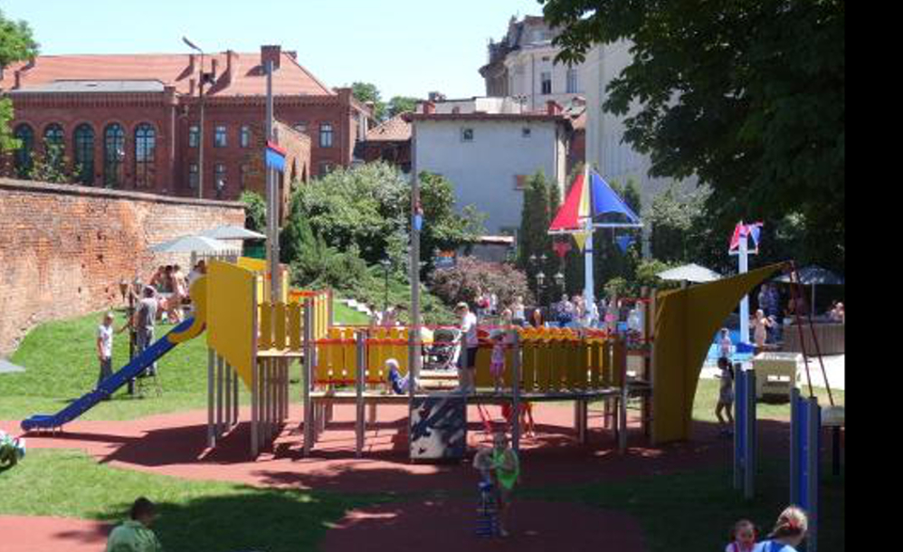 Plac zabaw "Piernikowe Miasteczko"