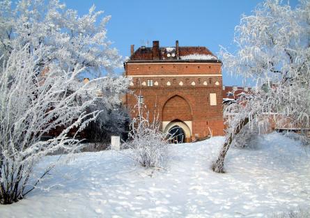 Brama Klasztorna zimą